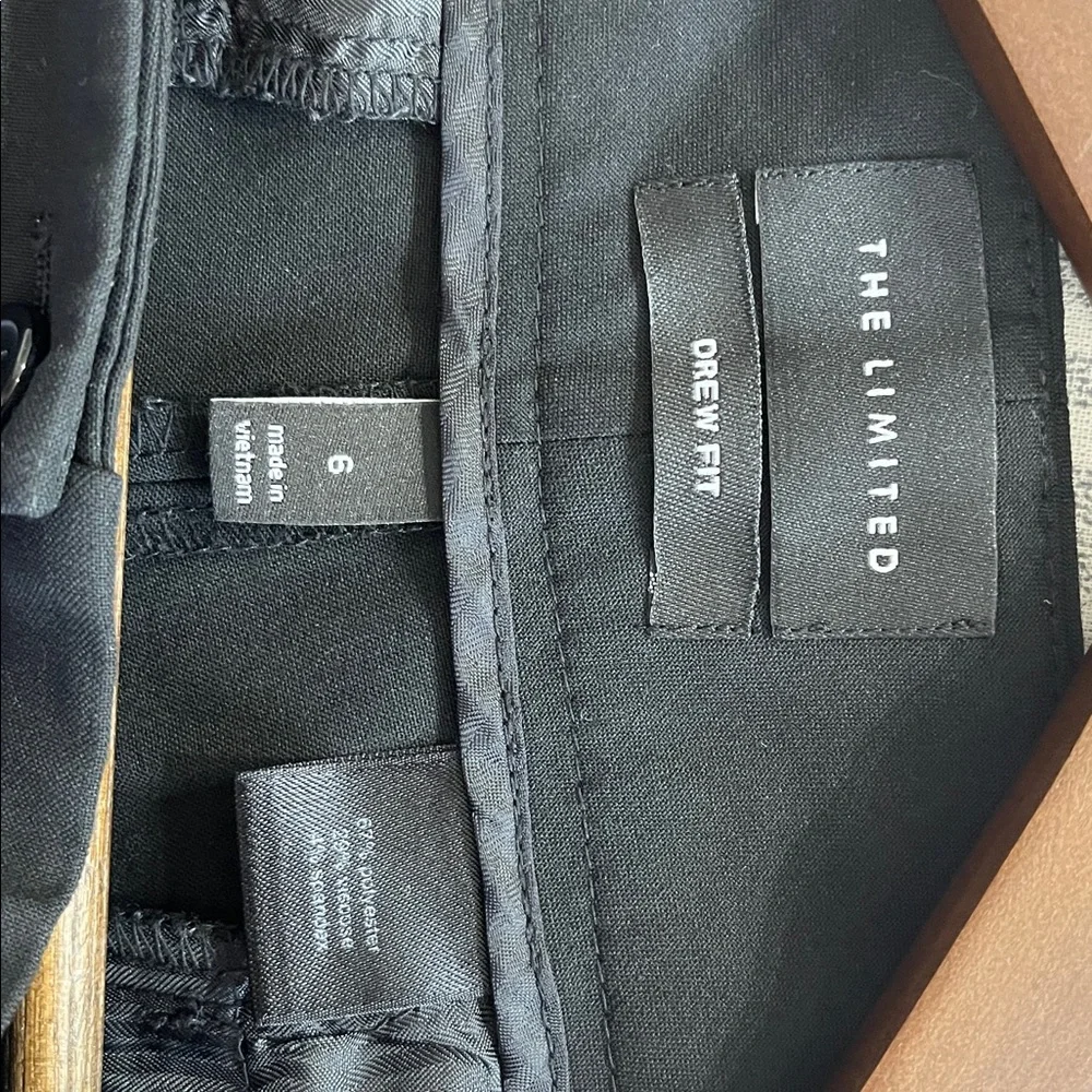 The Limited Black Button-Front Shorts - Picture 4 of 8